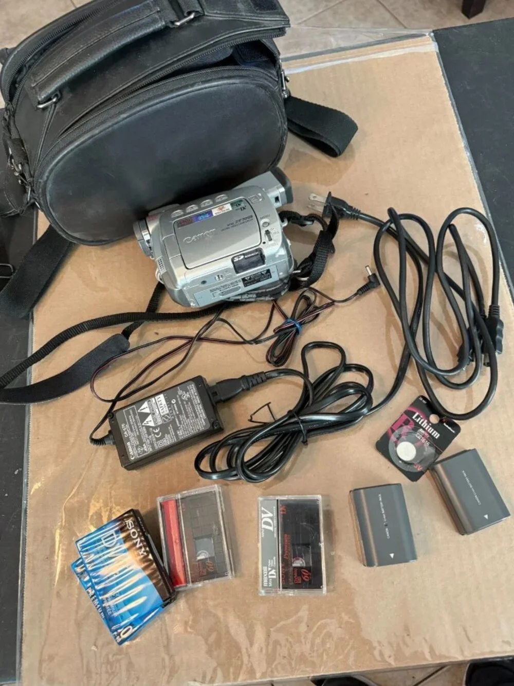 Canon ZR70 MC MiniDV Camcorder Bundle 22x Optical Zoom SD NTSC Parts